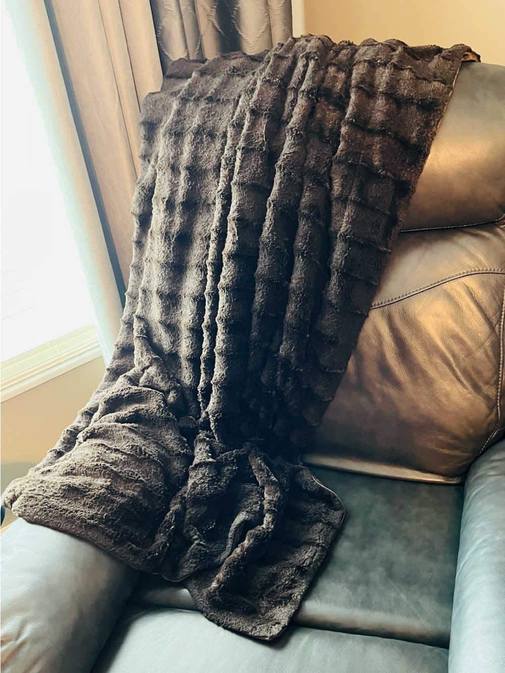 THRO by Marlo Lorenz Plush Faux Fur Throw Blanket Dark Brown